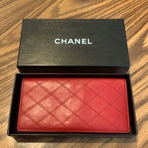 CHANEL Checkbook Cover Agneu Rouge